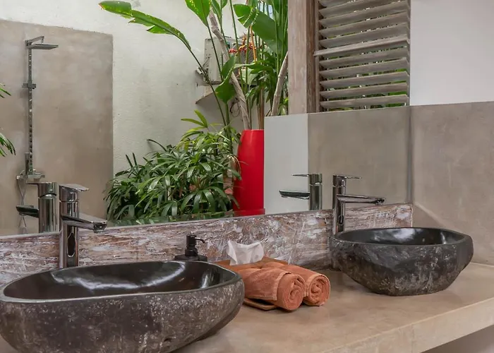 Cempaka Ungu - Tranquil & Chic Pool 4-bedroom In The Heart Of