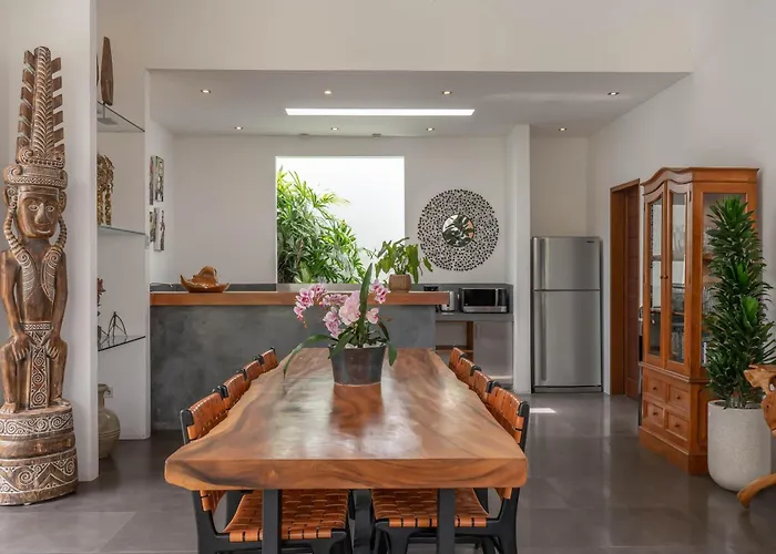 Villa Cempaka Ungu - Tranquil & Chic Pool 4-bedroom In The Heart Of Seminyak