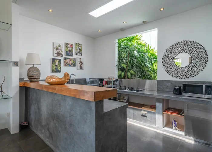 Cempaka Ungu - Tranquil & Chic Pool 4-bedroom In The Heart Of Villa Seminyak