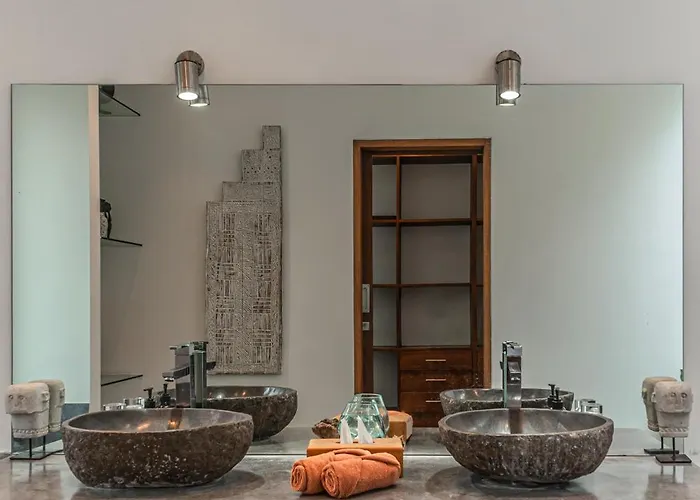 Villa Cempaka Ungu - Tranquil & Chic Pool 4-bedroom In The Heart Of Seminyak